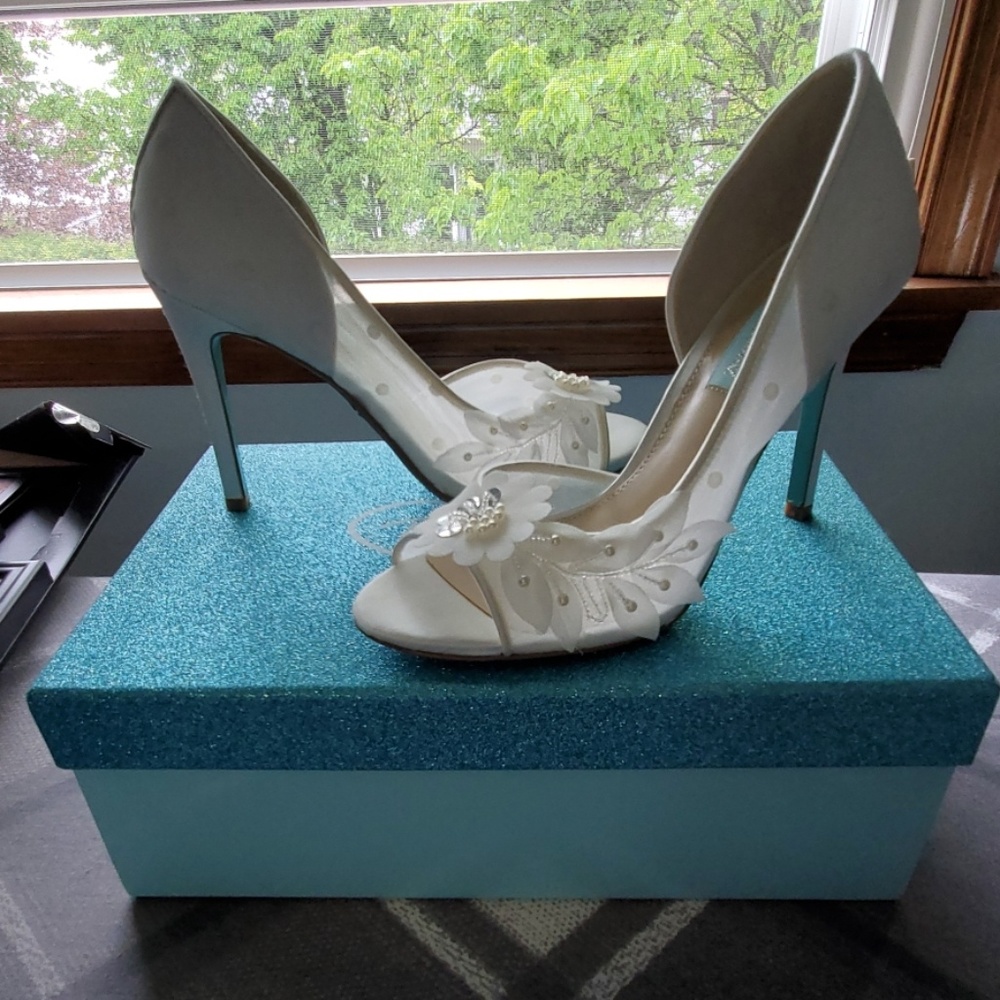 Dress shoes